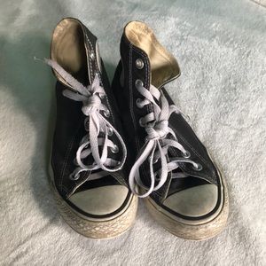 BLACK HIGH TOP DISTRESSED CONVERSE
